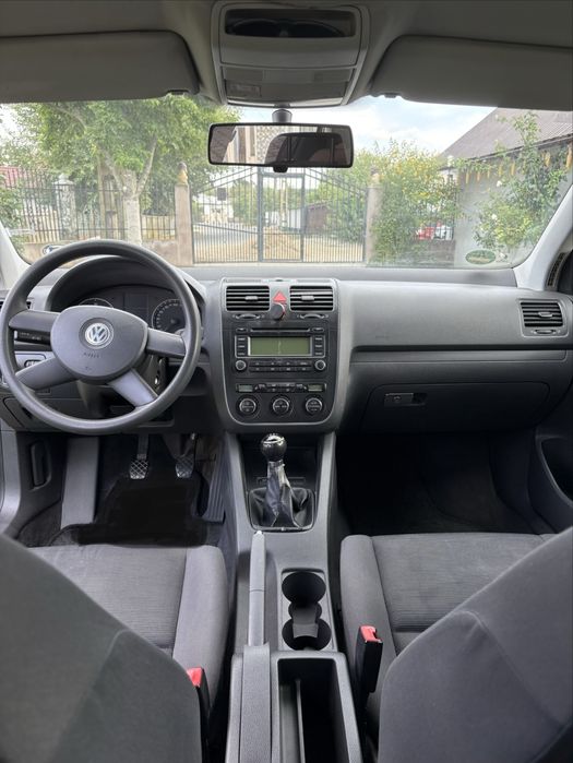 VW Golf 5 1.9 TDI 90 CP BRU – 2005 – negru metalizat LC9Z