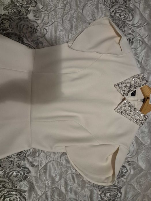 Елегантна рокля цвят екрю