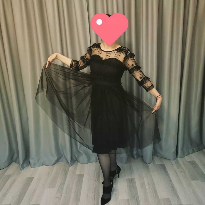 Rochie de ocazie din dantelă fină și tull delicat