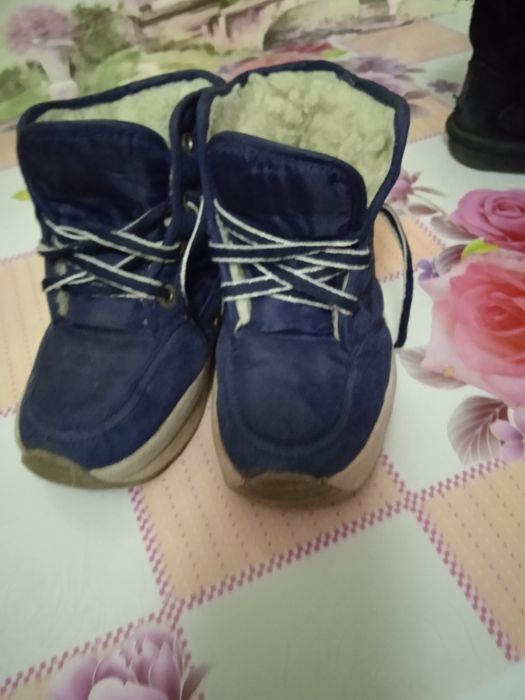 Продам ботинки зимние 27 размера.