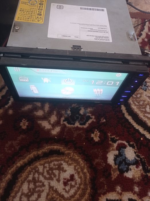 Avtomobil uchun manitorli magnitafon