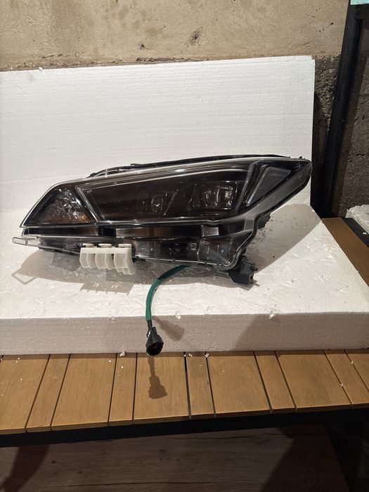 Ляв фар Nissan Leaf