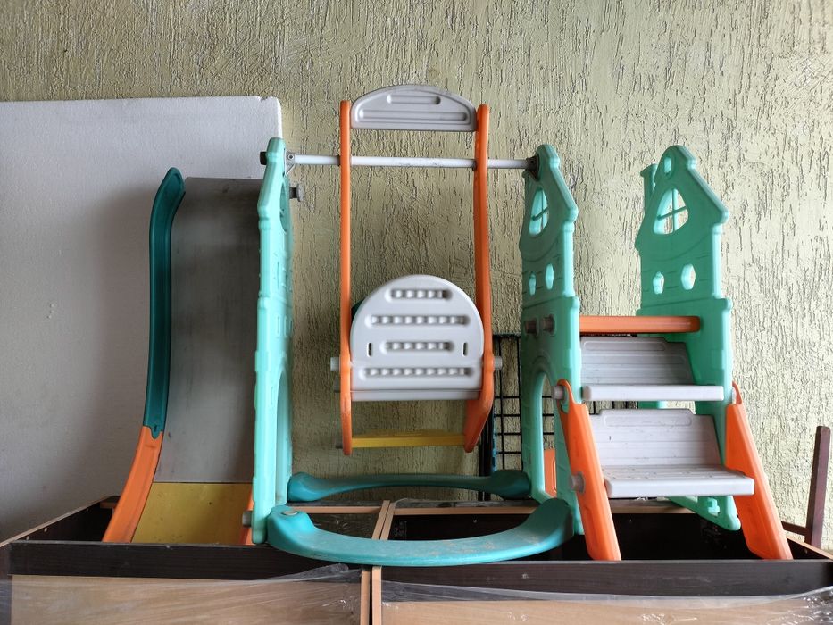 Детский качелия в хорошем состоянии