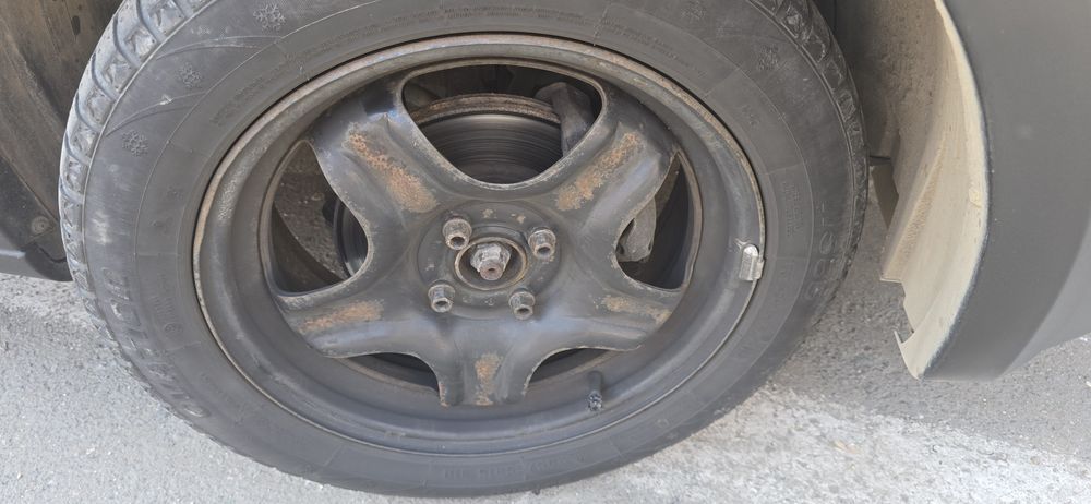 Roti complete r16 logan 4×100 jante structurate anvelope iarna