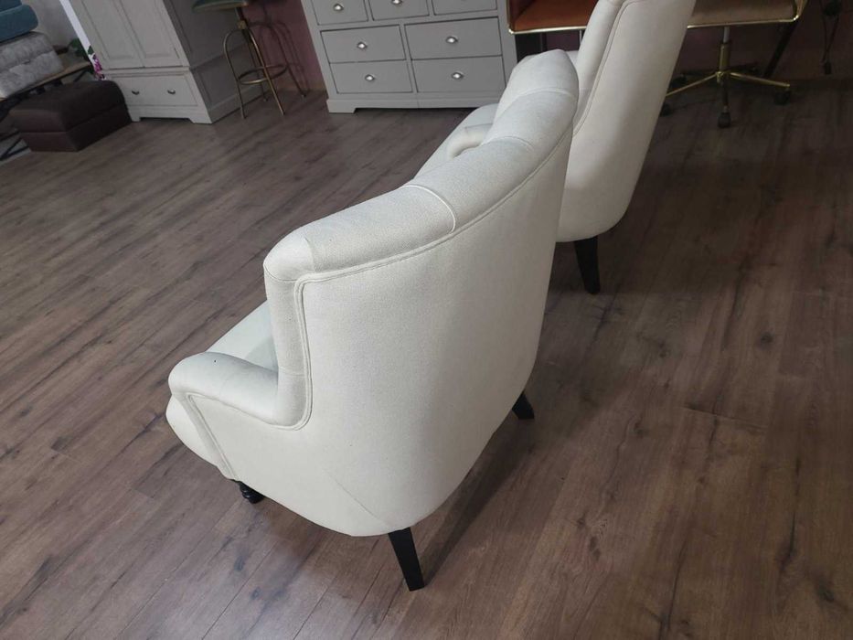 Два броя светло кремави фотьойли от плат