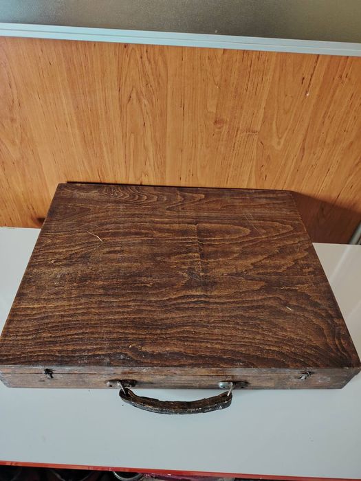 Ретро Дървен куфар за рисуване. 35€.