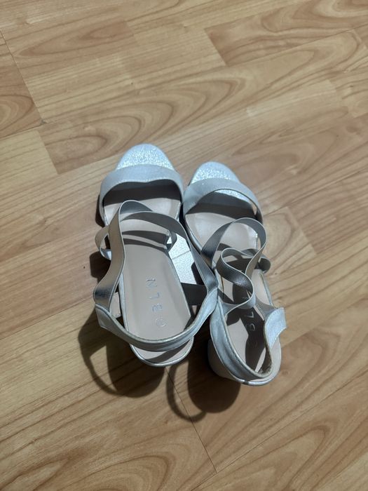 Sandale elegante cu toc gros 5 cm, mărimea 38, culoare argintii
