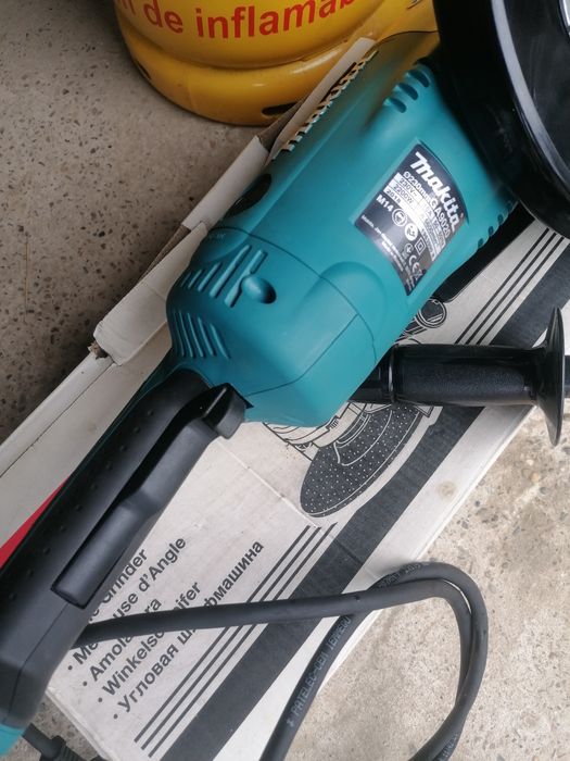 Polizor unghiular Makita GA9020, o unealtă profesională robustă, nou