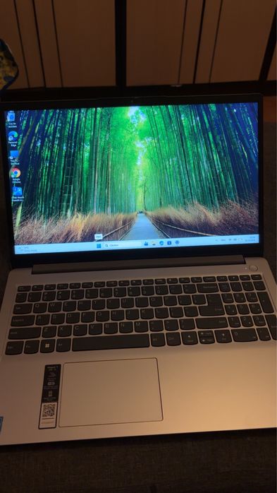 Vând Laptop LENOVO în stare perfectă