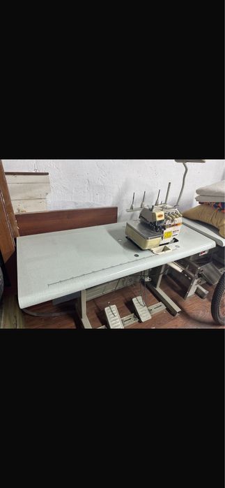 Оберлок  машинка