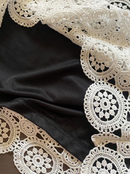 Стилна рокля на Русенската фирма Роси