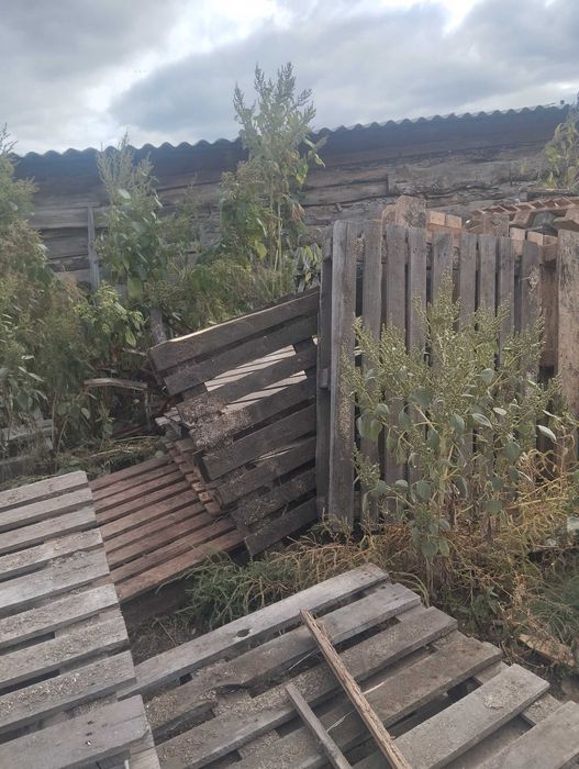 Продам поддоны  2000