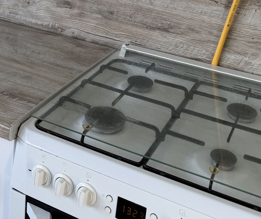 Продам газовую плиту срочно