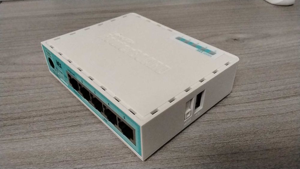 MikroTik hEX (модел RB750Gr3)