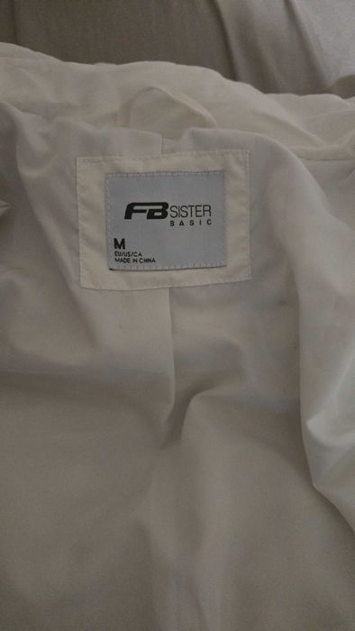 Дамско яке.  В бял цвят запазено. Дебело