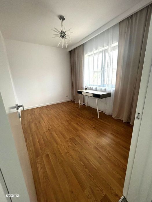 Casă de închiriat | 5 camere | Curte de 400 mp | Corbeanca