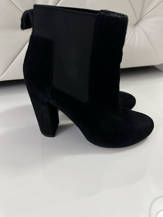 Botine din piele intoarsa marimea 38