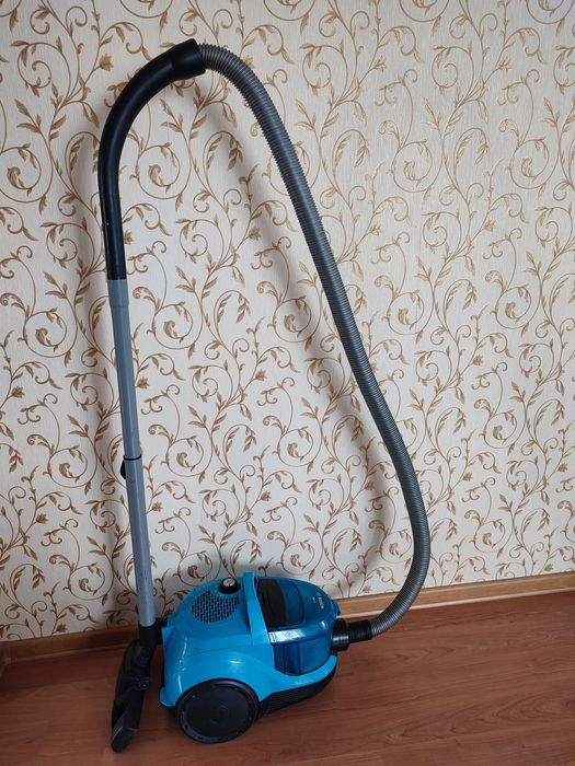 Немецкий мощный пылесос "Bosch"