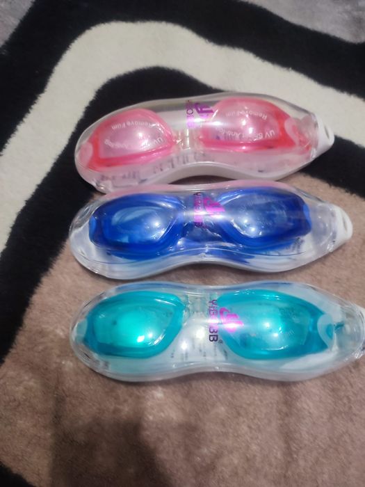 Плавательные шапочки и очки
