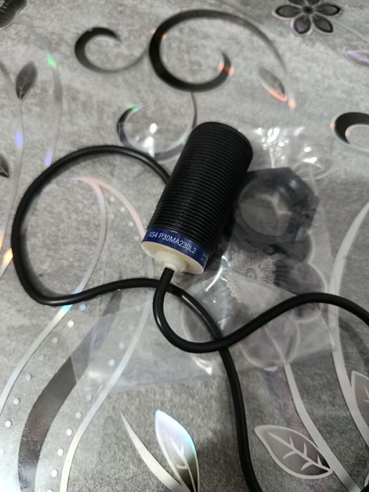 Senzor magnetic și inductiv