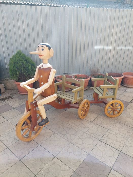 Vând Pinocchio din lemn, deosebit