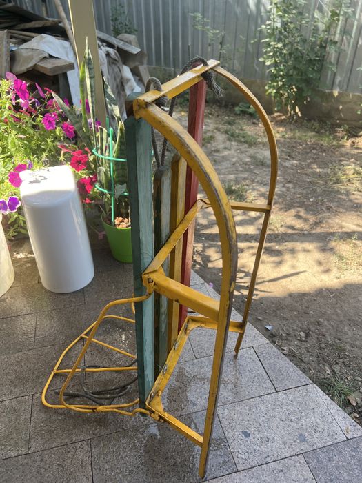 Продам крепкие санки