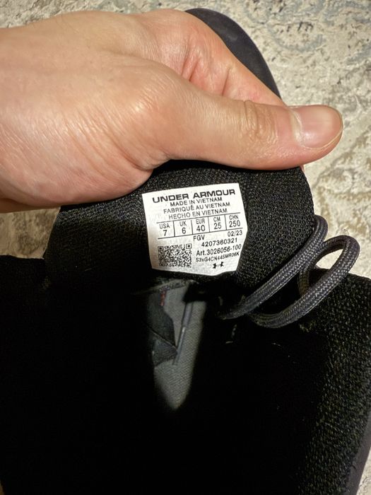 Ботинки от Under Armour срочно