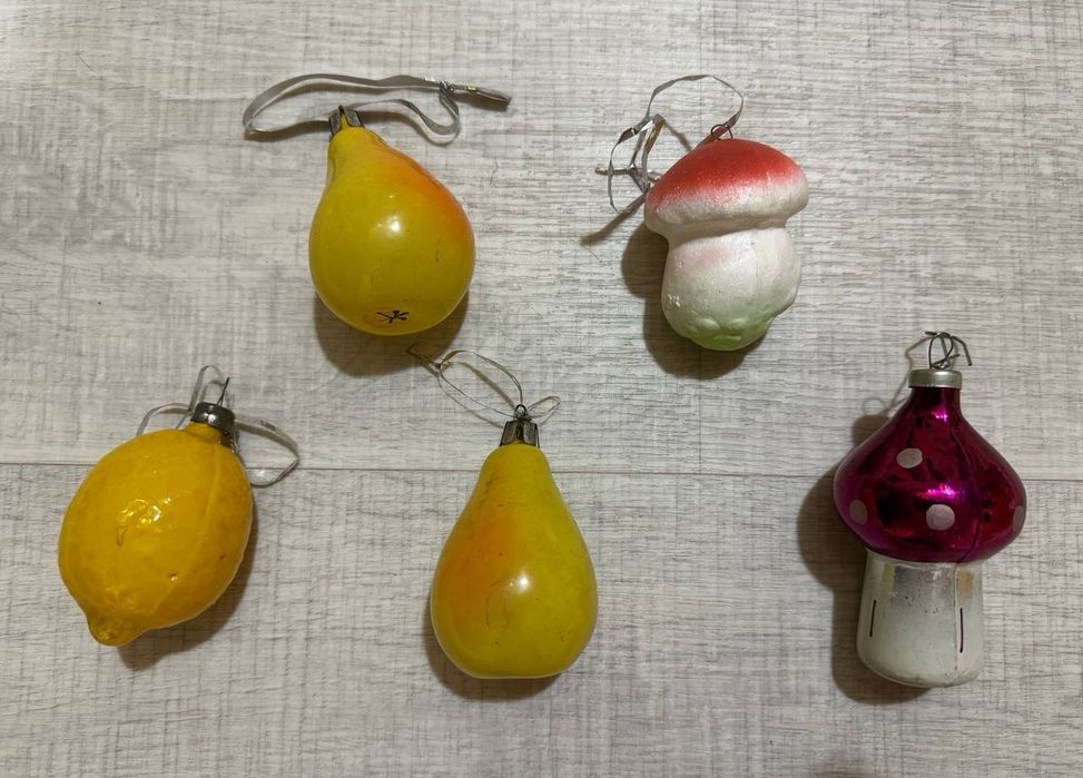 Продаються кремлевские,немецкие ёлочные игрушки в родной коробке