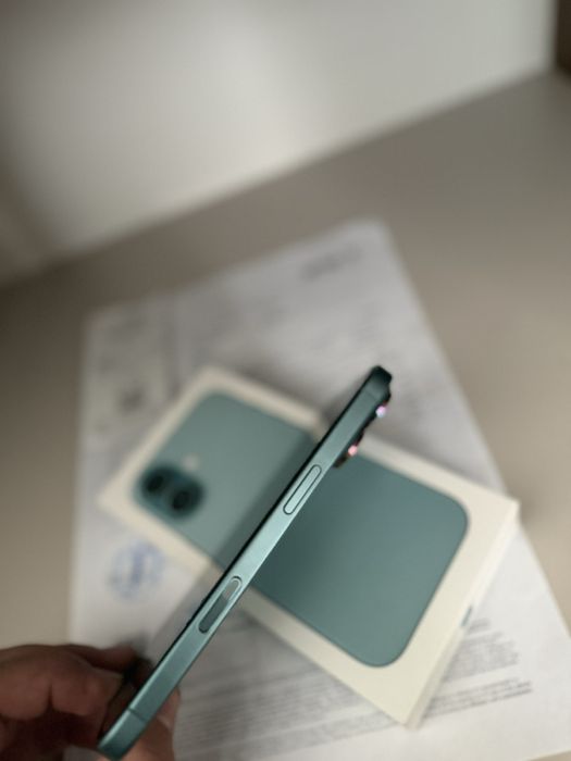 İphone 16 с гаранция като нов