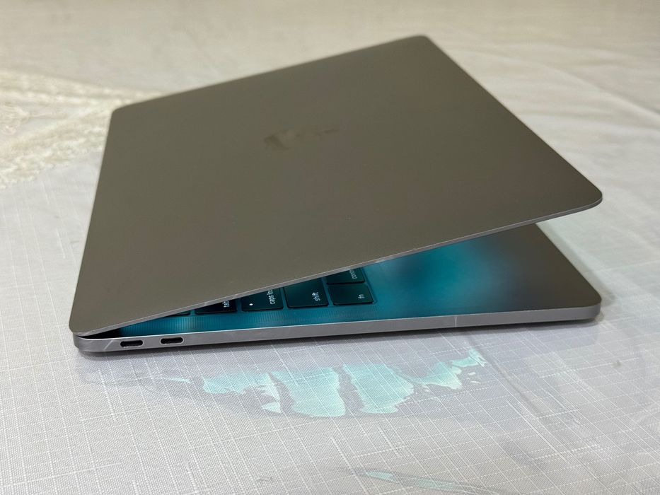 Apple MacBook Pro 2017 Space Gray 13 inch intel core i7