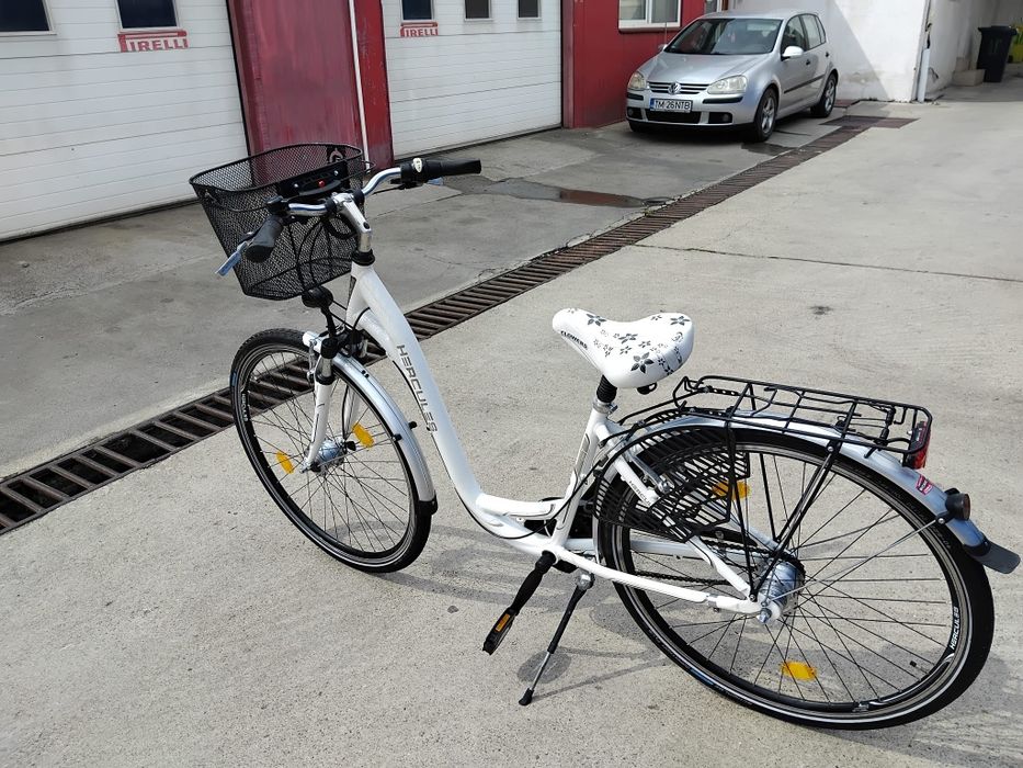 Vând bicicleta din aluminiu pentru damă