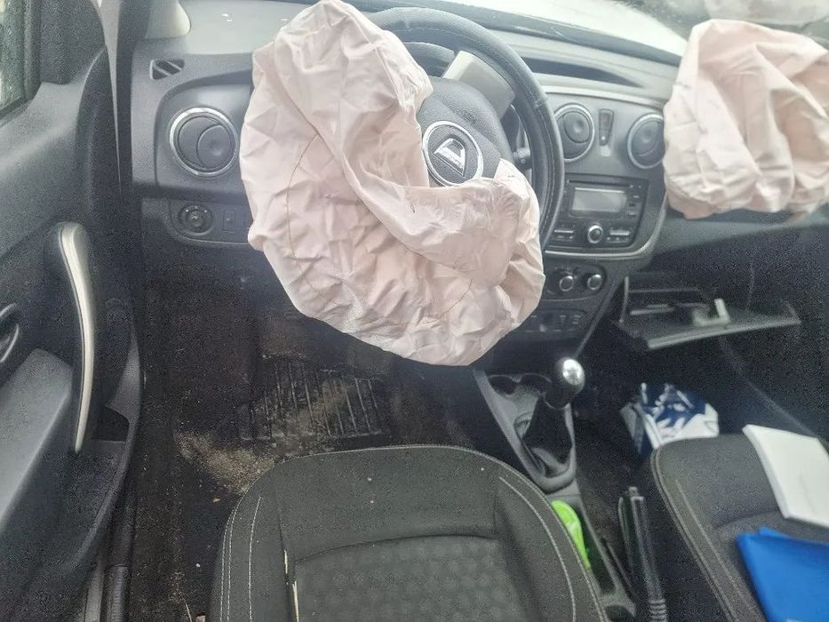 Dezmembrez Dacia Sandero 2, an 2015, motor 1.5 dci cutie de viteze manuala 5+1 trepte