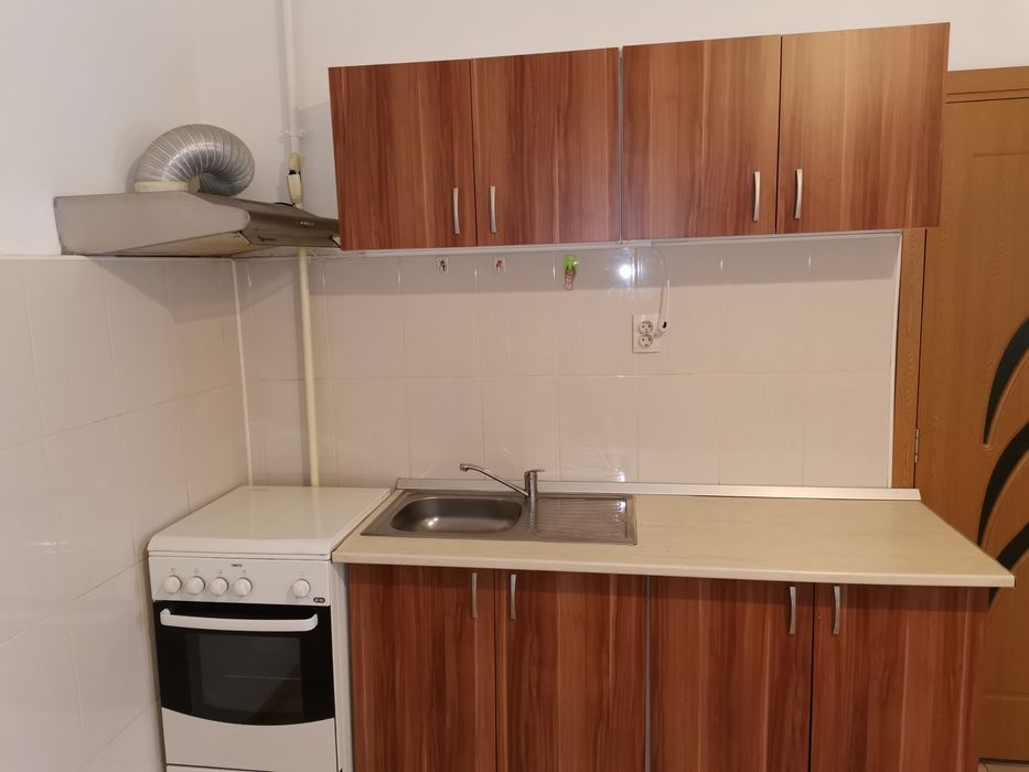 Închiriez apartament la casa str. 9 Mai