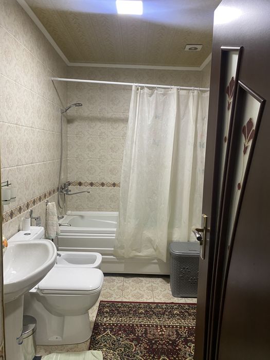 Сдается квартира со всеми удобствами.Возле Фестиваля,вдоль дороги.