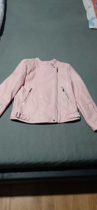 Geaca de femei roz de primavara.