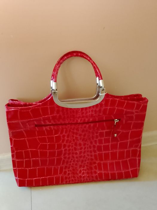 Дамска чанта лак