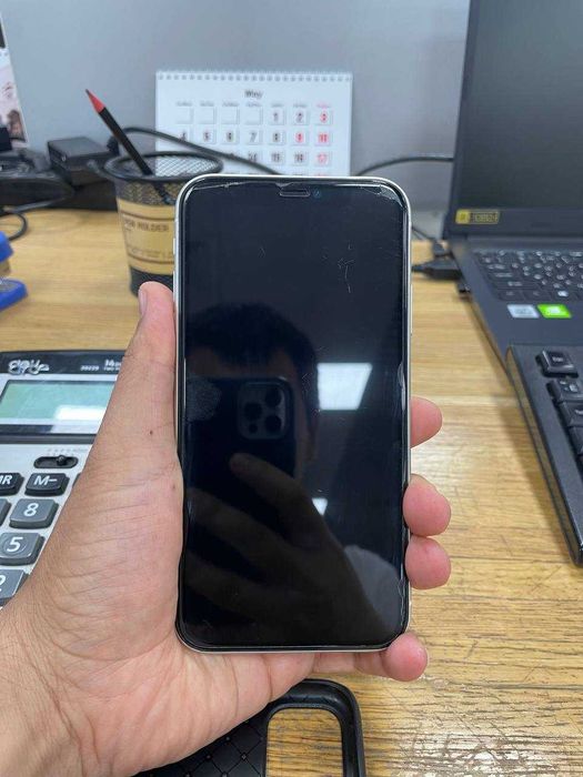 iPhone 11, 64 ГБ, белый — 97% батареи