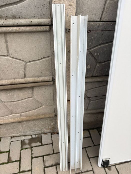 Vând 2 bucăți uși culisante albe cu tot cu cale de rulare 62x216 cm st