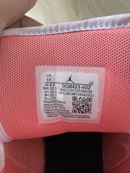 Pantofi sport Nike air jordan 1 Mid Pastel Black Toe. 37.5 marime