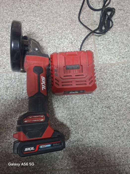 Продавам акумолаторен ъглошлайф SKIL 125m.m. 18V. Отличен.