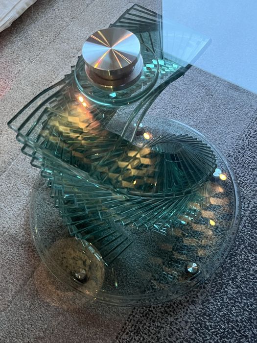 Стъклена маса за хол