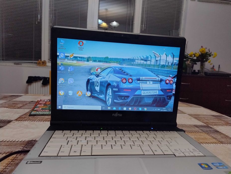 Лаптоп Fujitsu Life book S series