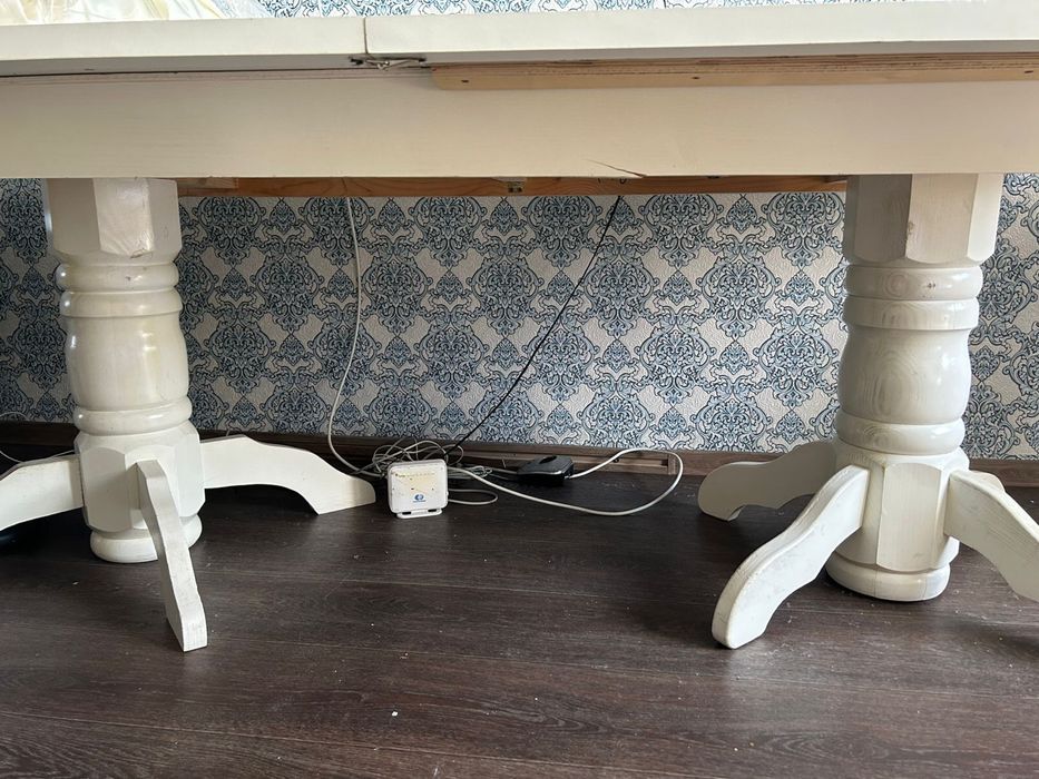 Стол для гостей