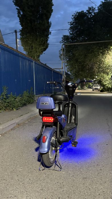 Скутер 350w голубой