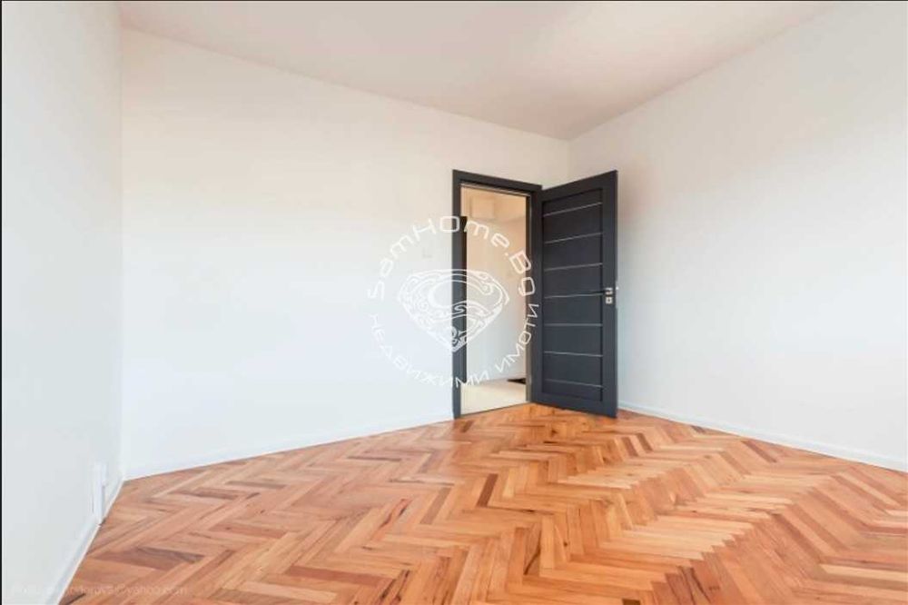 Продава се Четиристаен апартамент в Варна, Цветен квартал - 82 кв.м за 1903 €/кв.м - Снимка #3