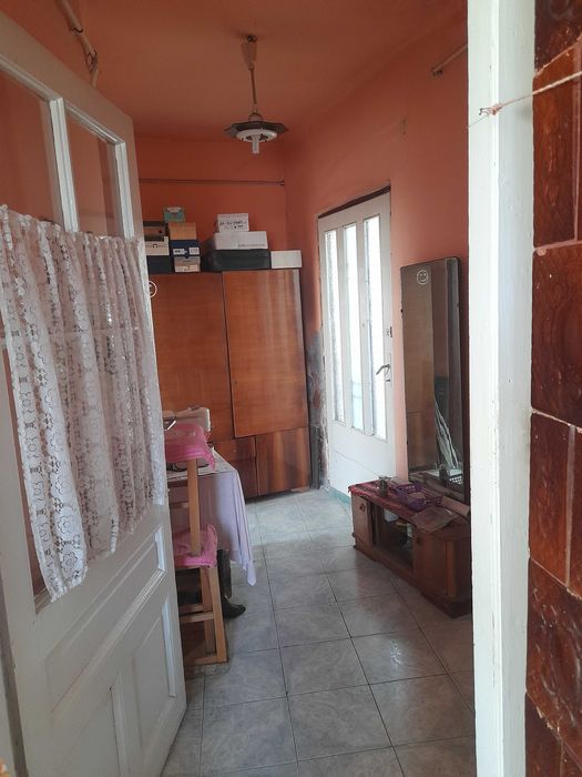 Vand apartament 2 camere la curte comună zonă centrală Arad