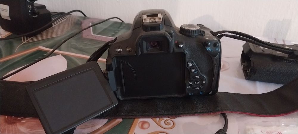 Продаётся фотоаппарат CANON EOS 650D  в хорошем состоянии