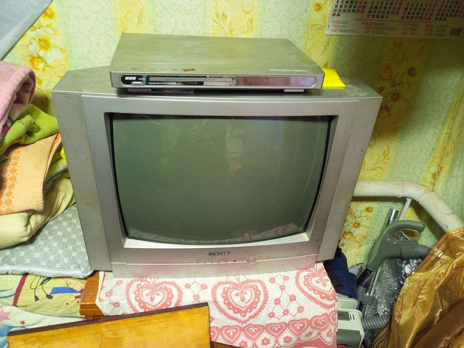 Телевизор и плеер