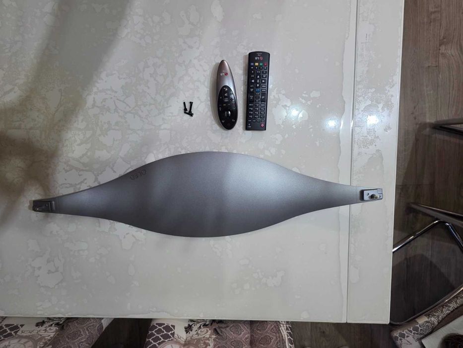 Метална стойка и 2 дистанционни за  LG 55EC930V