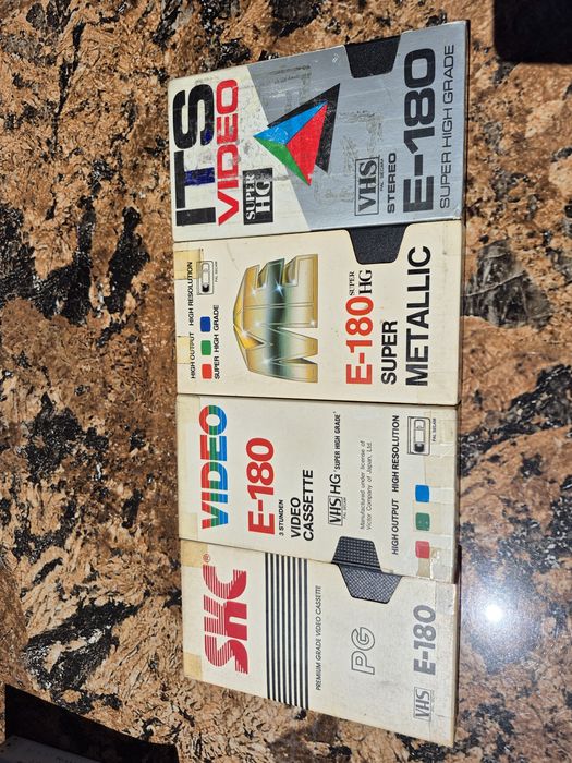 Vând 18 casete video VHS originale BRILLIANT, SKC,TV-STAR,ITS,NIPPON de 180 minute colectie de filme

- Lot 12 casete video VHS originale , cu colecți
